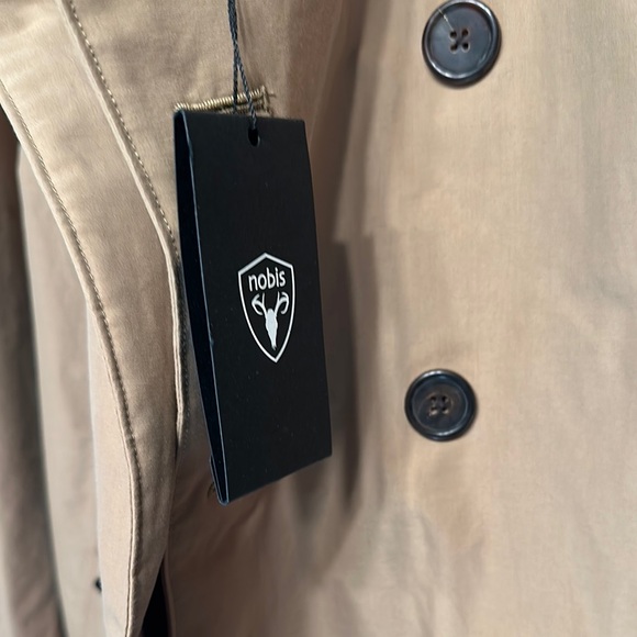 Classic Tan Trench Coat - Picture 3 of 7